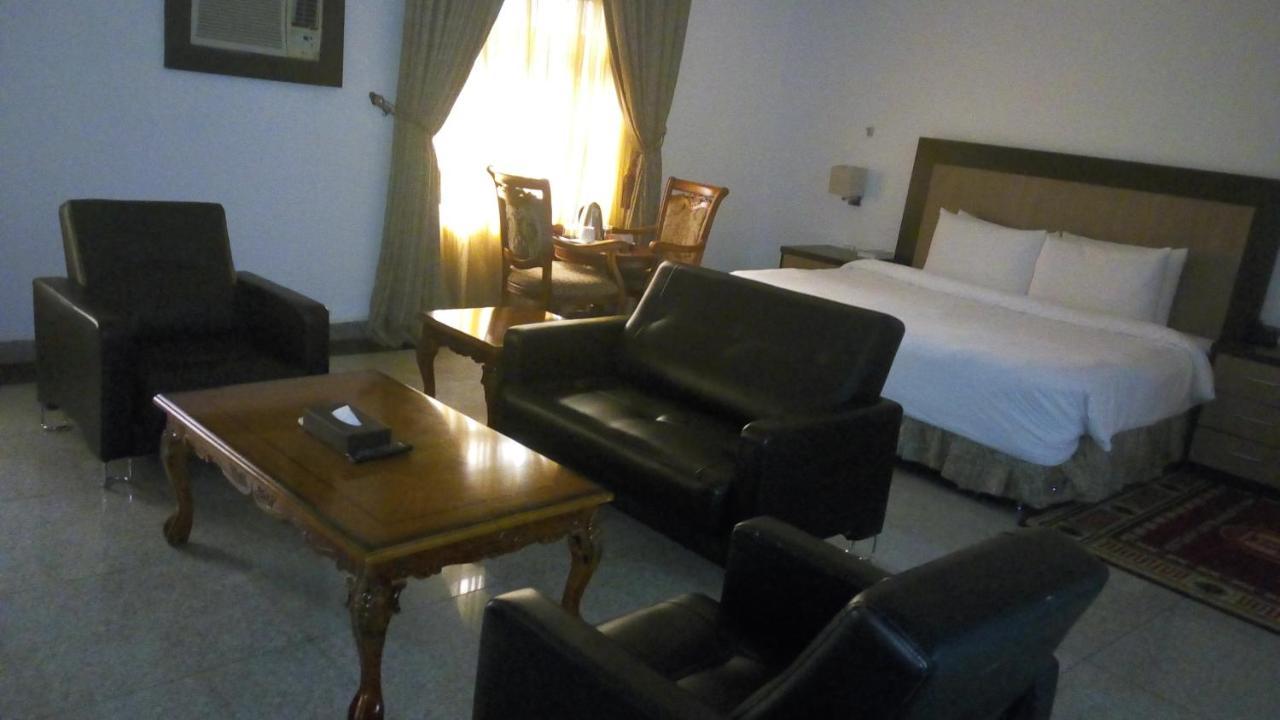 Immaculate Royal Int'L Hotel Owerri Exterior foto
